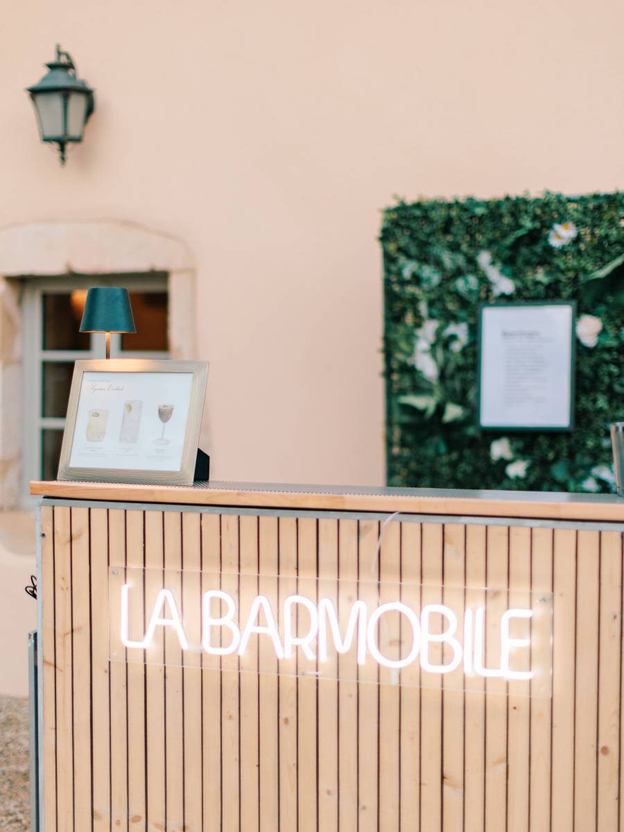 Cocktails signature sans alcool préparés avec gin, rhum et whisky 0.0