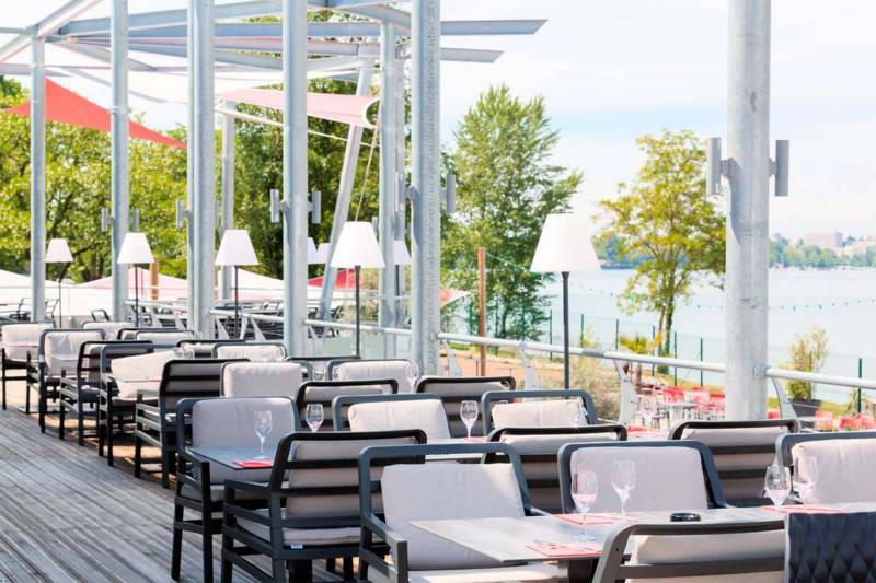 Les Voiles du Grand Large Un complexe hôtelier au bord de l'eau à Meyzieu