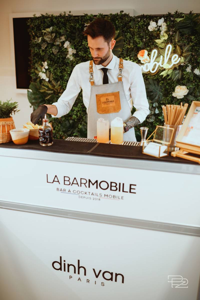 Animation originale d'un bar mobile pour votre apéritif professionnel à Lyon