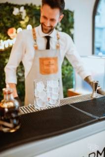 Un bar mobile face au Mont-Blanc