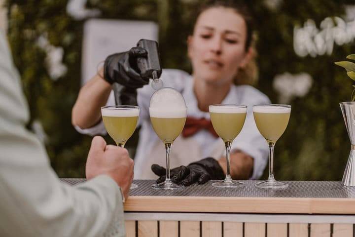 Mariage en hiver à Chamonix Mont-Blanc avec bar à cocktails mobile