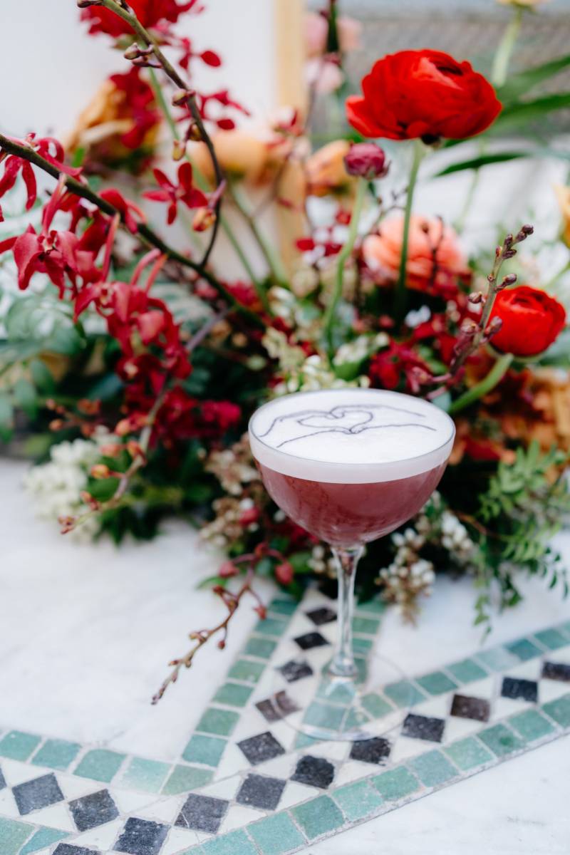 Cocktails signature préparés par un barman événementiel près de Lyon