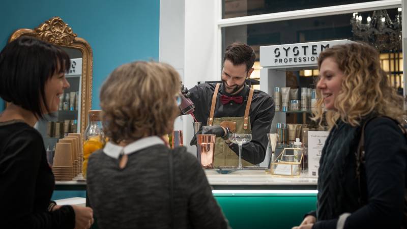 Service de barman personnalisé pour l'ouverture du salon de Coralie Aumaitre à Lyon