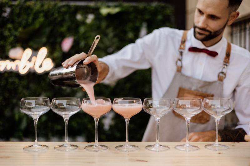 Service de cocktails haut de gamme pour votre mariage lors de la soirée dansante à Annecy