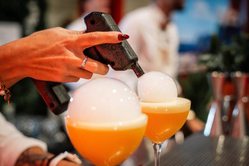 Animation festive avec des cocktails sur-mesure pour une soirée inoubliable