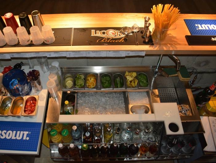 Poste à cocktails haut de gamme, agencement de bar, ambérieu en bugey en Isère