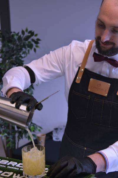 Barman mixologue pour votre service de cocktails mobile à Lyon 2