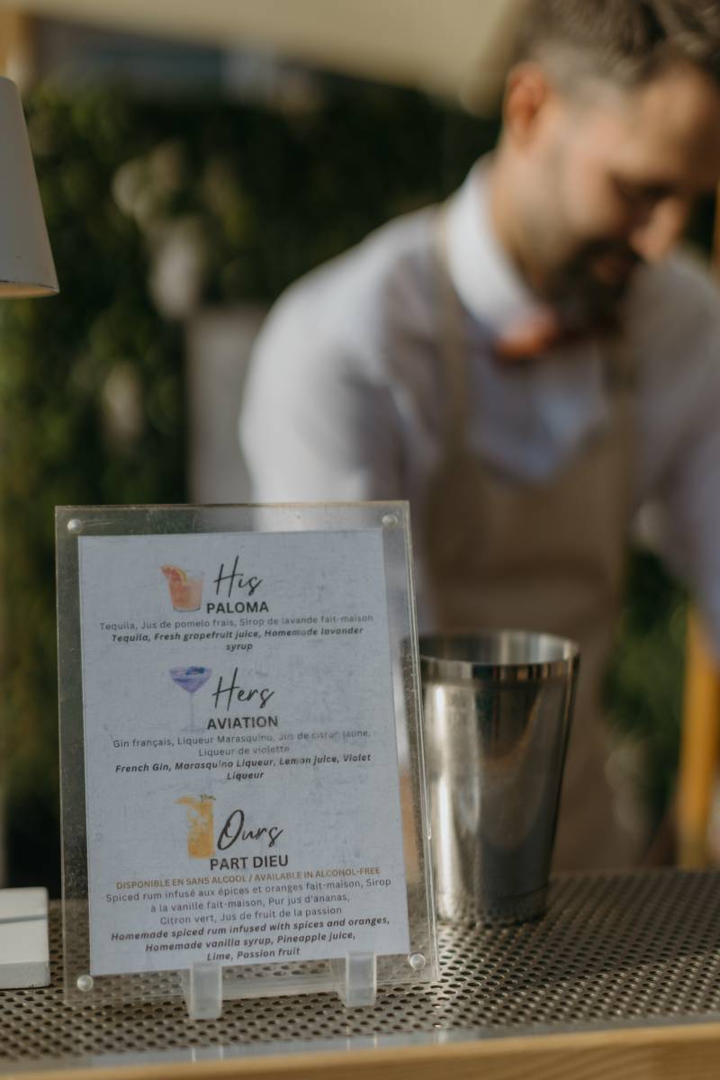 Animation cocktails élégante dans un chalet de montagne