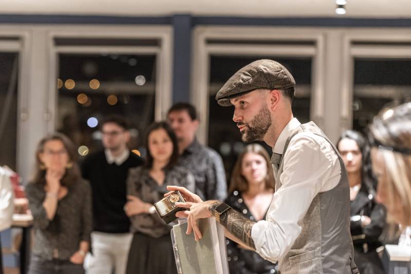 Team Building original à Lyon : Résolvez les énigmes du bar clandestin et créez votre cocktail de contrebande