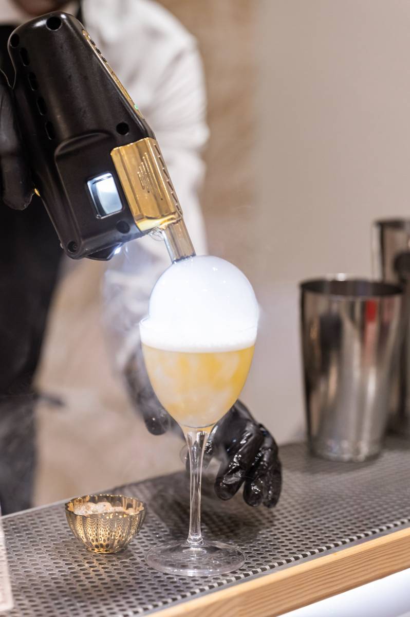 Dry January à Lyon : Un Voyage Sans Alcool avec un Bar à Cocktails Mobile