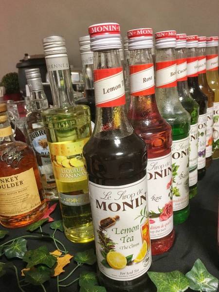 Cohésion d'équipe grâce à des cours de cocktails en entreprise à Lyon