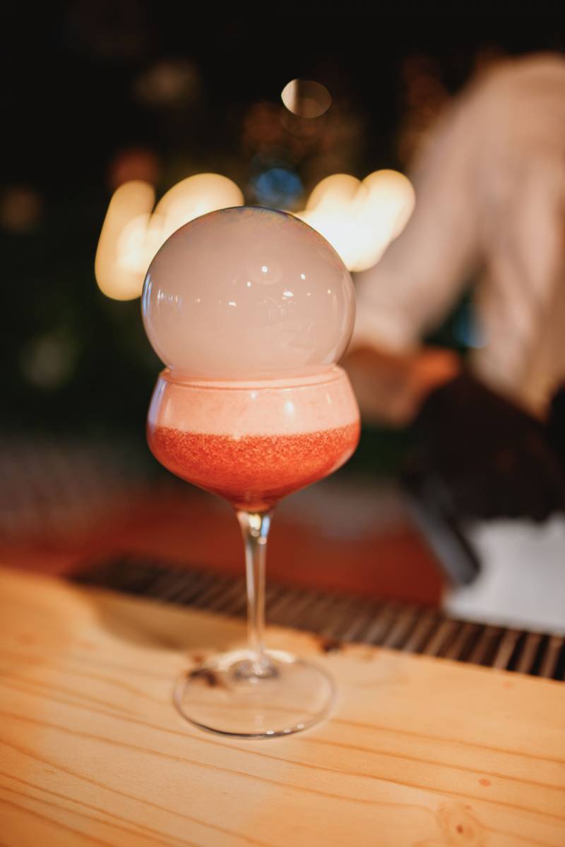 Service de cocktails signature pour vos événements professionnels à Lyon