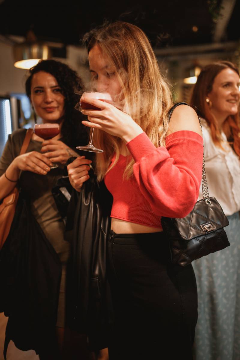 Démonstration de mixologie en direct pour un événement prestigieux