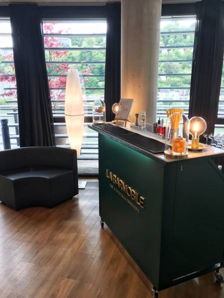 bar à cocktails ambulant pour votre événement privé au roofttop52 à Confluence