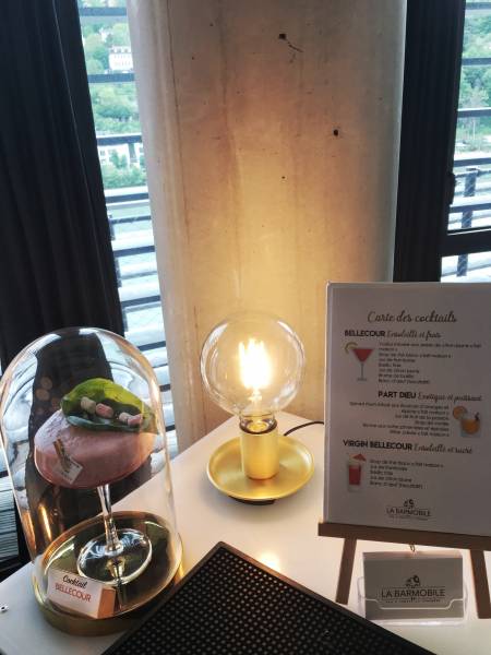 Bar à cocktails à domicile pour votre mariage au rooftop 52 à Confluence