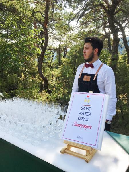 Bar à champagne pour la cérémonie laïque de votre mariage à Bourdeaux