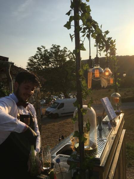 Bar à cocktails pour le vin d'honneur d'un mariage à Bourdeaux