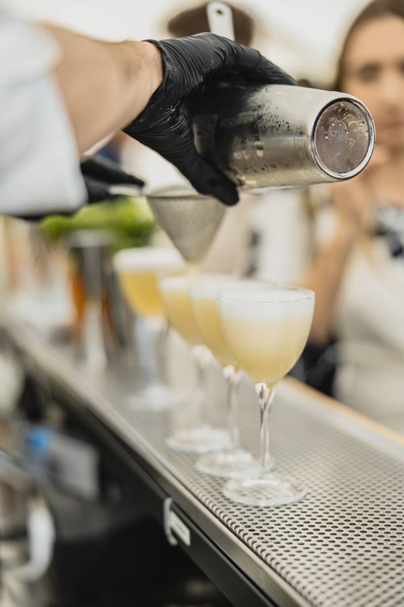 Bar à Cocktails pour Mariage au Château de Matel de Roanne : Élégance et Raffinement
