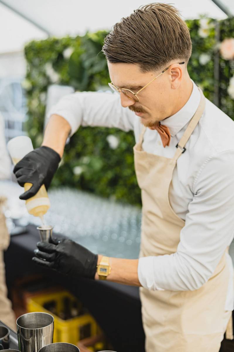 Aurélie et David devant le Château de Matel à Roanne