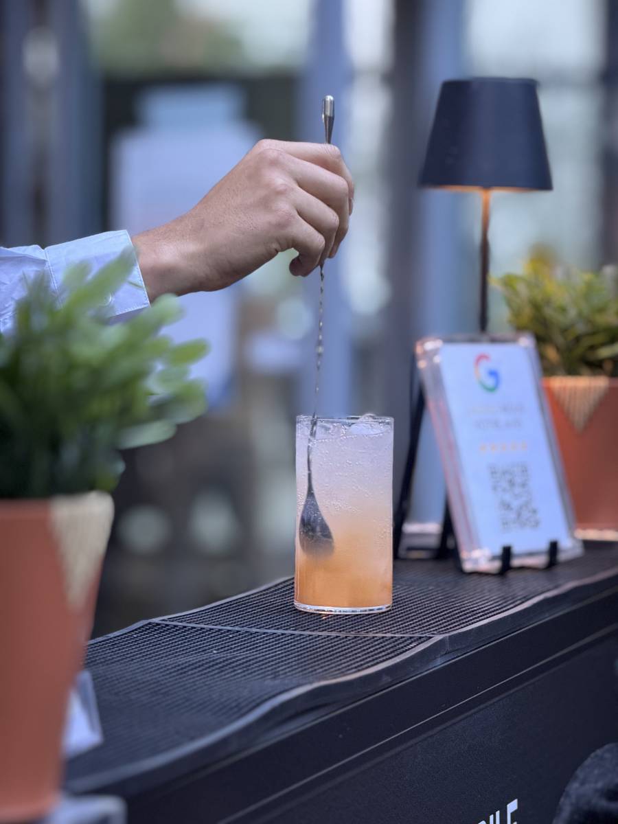 Vue d’Ensemble de Notre Bar à Cocktails Mobile lors de la Garden Party