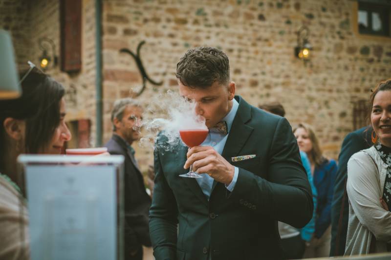 Barman mobile pour le service de votre vin d'honneur à Annecy