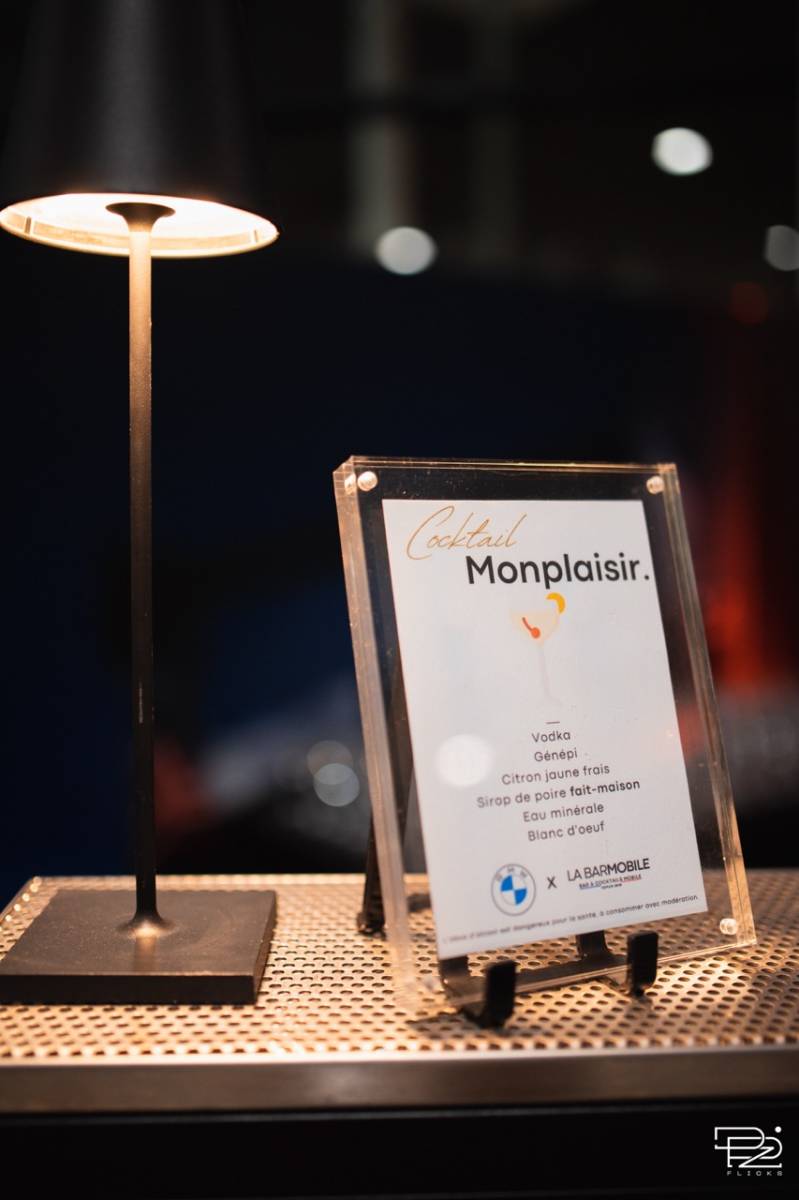Un bar à cocktails mobile sur mesure pour attirer tous les regards au salon du 2 roues