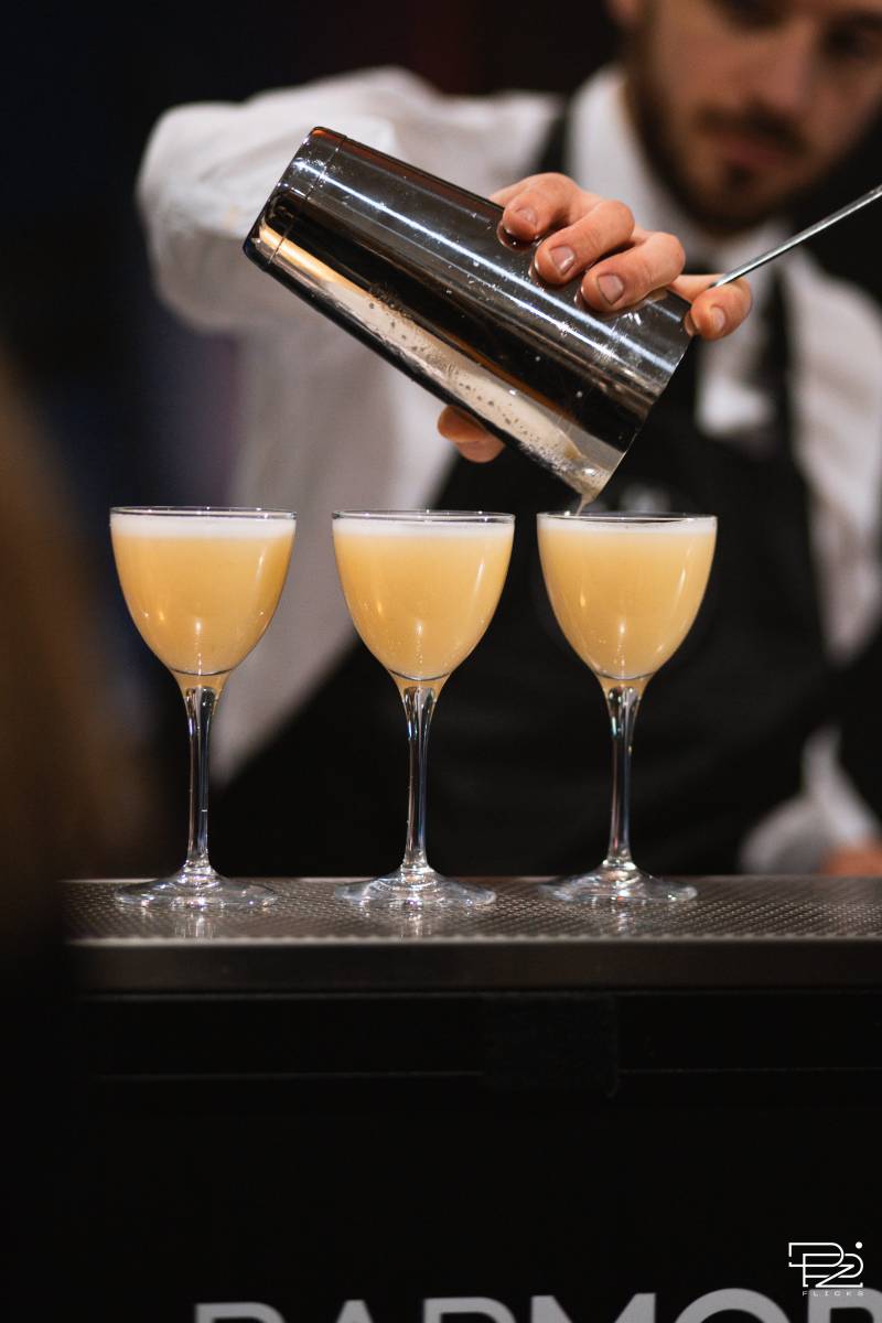 Service de cocktails haut-de-gamme à domicile pour vos événements professionnels à Lyon