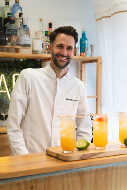 Création de cocktails raffinés dans un cadre majestueux