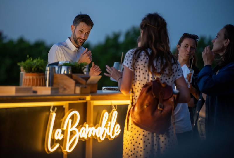 Barman show cocktail pour soirée d'entreprise à Lyon