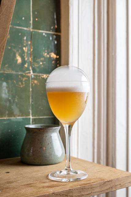 Un apéritif raffiné : cocktail frais à la verveine