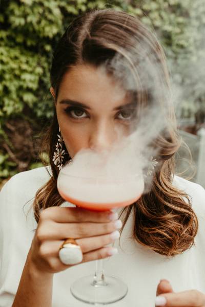 Bar à cocktails mobile original pour votre mariage au domaine la javerniere 69