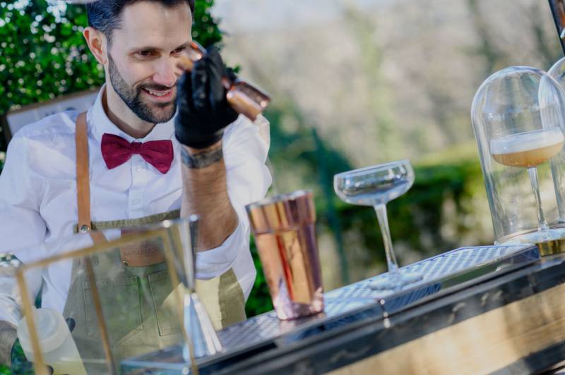 service de cocktails lors de votre mariage au Château chapeau cornu en Isère 38