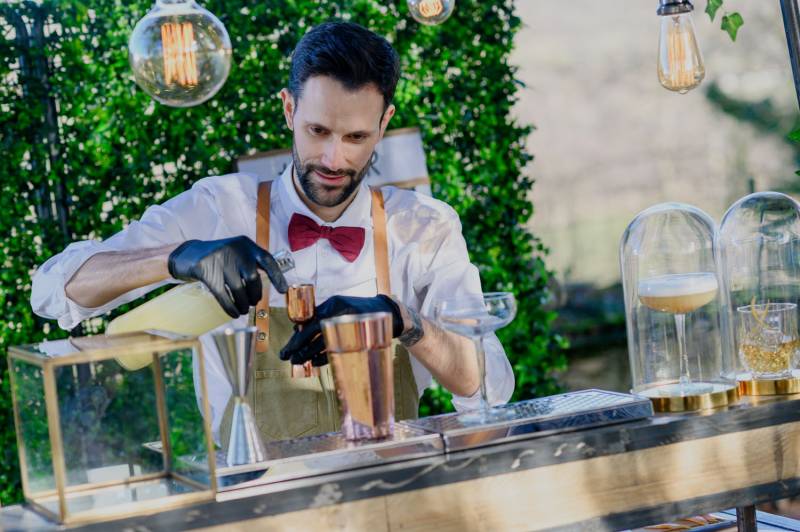 Service de cocktails et barmen au château chapeau cornu en Isère