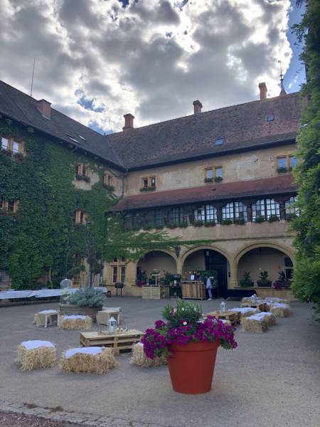 Service de barmen professionnels mobile pour le vin d'honneur de votre mariage à Nandax