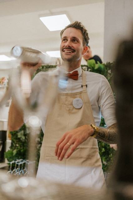Un Anniversaire Festif avec un Barman à Domicile