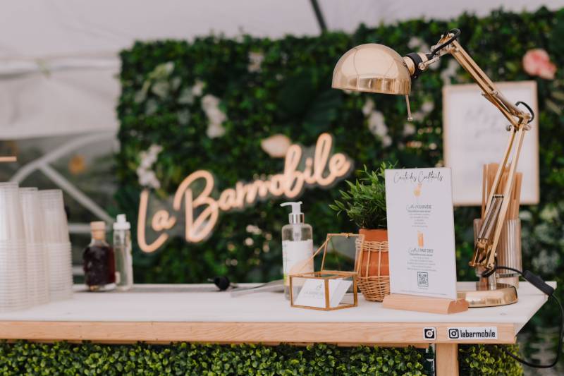 Bars à cocktails mobile et éphémère pour la soirée dansante de votre mariage à Vignieu