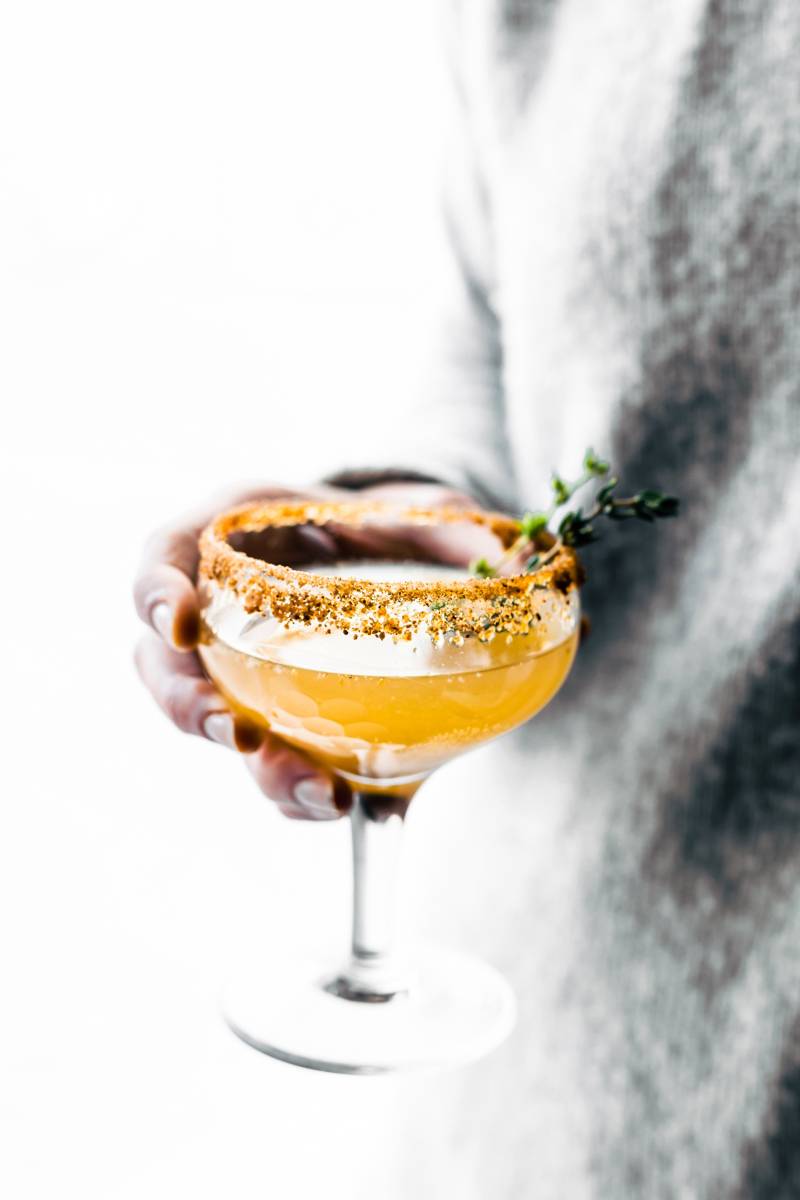 Cocktail signature servi par notre bar mobile à Lyon