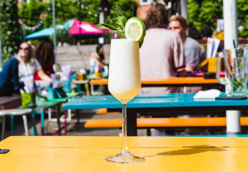 Amuser vos convives avec un bar à cocktails éphémère à Saint-Tropez