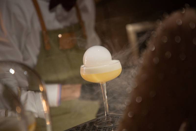 Cocktails avec bulle de fumée pour votre soirée privée dans Lyon