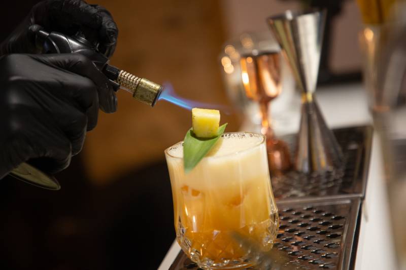 Barman mixologue professionnel pour tous vos événements à Lyon