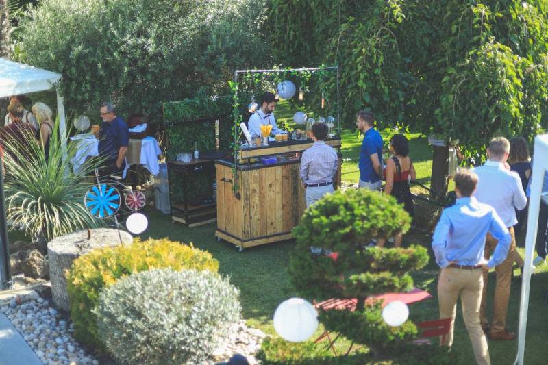 Animation originale d'un bar à cocktails éphémère pour votre mariage à Saint-Tropez