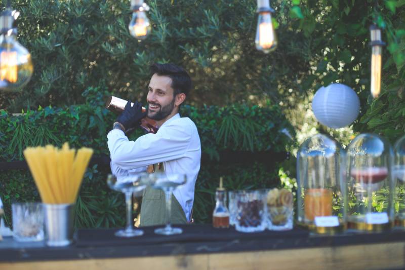 Bar à cocktails événementiel mobile pour le vin d'honneur de votre mariage à Beynost, dans l'Ain