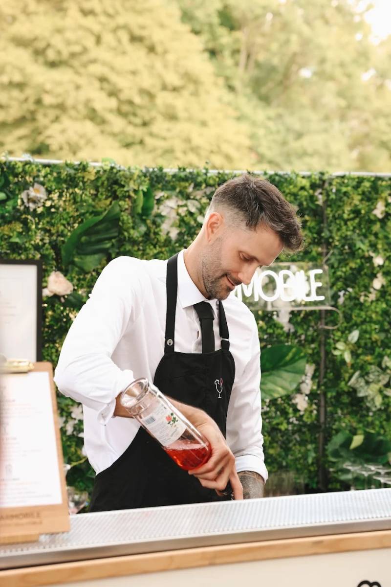 Cocktails sur-mesure servis par un barman à domicile